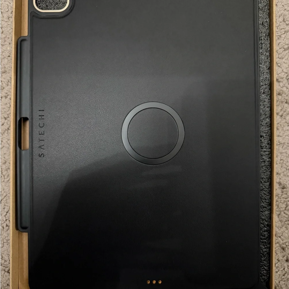 satechi vegan leather